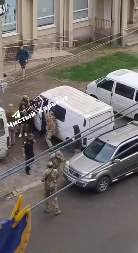 Footage from Novovolynsk Shows Armed Altercation During Civilian Detention Attempt