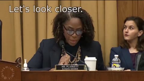 CONGRESSWOMAN CUTOUT CAUGHT ON CAMERA BEING CONTROLLED 👽 BY HUMAN HYBRID HANDLER