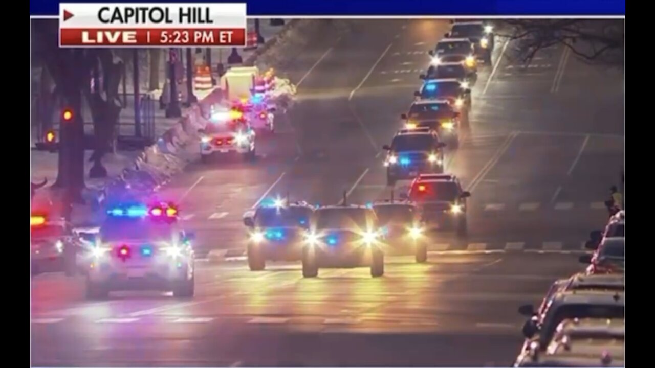 TRUMP❤️🇺🇸🥇🪽MOTORCADE ARRIVE🤍🇺🇸🏅🪽🏍️🚓🛻🚙📸ON CAPITOL HILL💙🇺🇸🪽🏅🏛️🚐🚔🚑⭐️