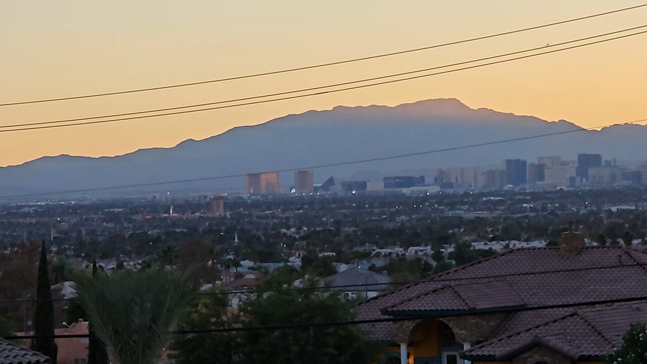 Did you SEE tonight's Las Vegas sunset? Check THIS out! 10.07.2025 #follow #lasvegas #travel #gaming