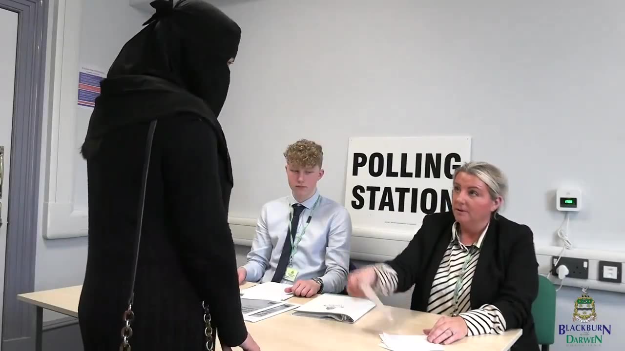 🤔👥 Mind Blown How Women Who Wear a Niqab Show Identification in the UK | FeedMyCuriosity