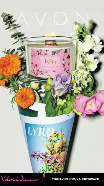 NEW! LYRD Flowerista Wooden Wick Candle