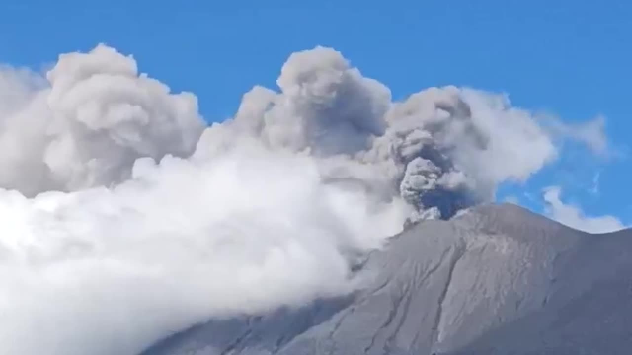 Kanlaon Volcano in The Philippines Still Remains Active and Dangerous