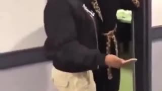 girl slaps her ex boyfriends mother