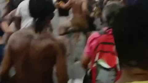 Indígenas irrumpen en la cumbre sobre el clima en Brasil