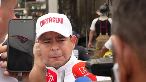 Bomberos sobre incendio en el Mercado de Bazurto