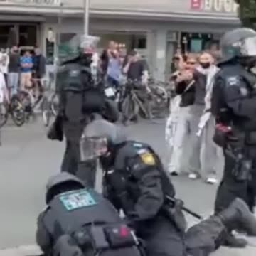 Polizei Tackle Antifa Gegedemo Montagsdemo Nürnberg