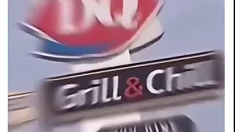 😂😂 HILLARIOUS FAST FOOD SIGN WAR 😂😂