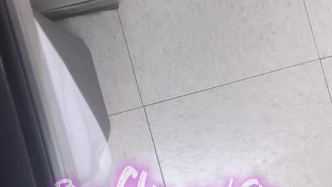 Moet washes her wigs w/ gain in the laundromat bathroom 12/24/24 #bigoclipandsip