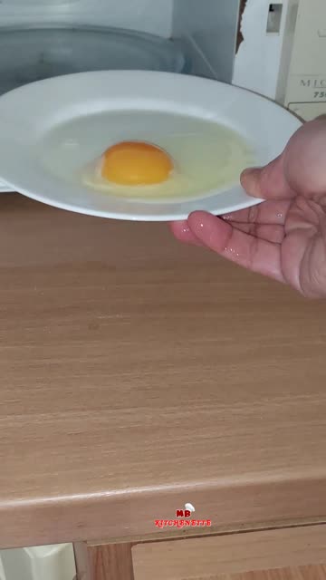 Viral Poached Egg without cooking #viral #shorts #share #egg #poachedegg #nocooking