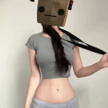 Edgy Off-white Cropped Tee Enthralling Booty Dance | Daily Beauty EP 1568