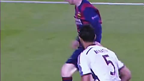 Don’t face 1 vs 1 with Messi if you don’t want to get into trouble #messi #football #soccer