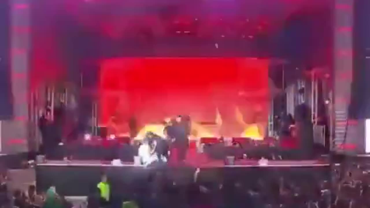 Shocking Performer Steps On The Stage Flame Machine