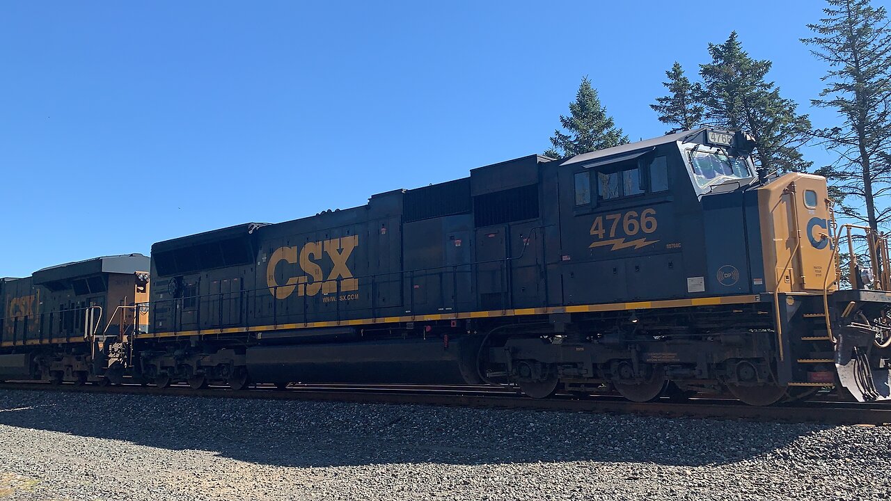 CSX Train SD70MAC 4766 and 3211 make a return