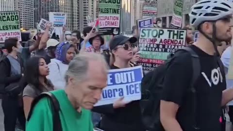 Liberals are now PROTESTING Donald Trump and ICE in Chicago..