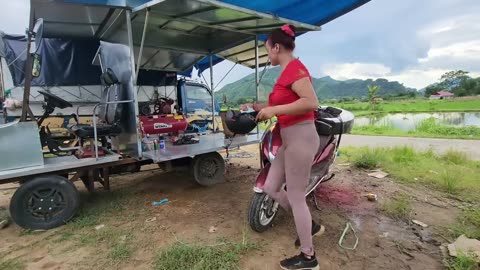 girl repair and restores a car