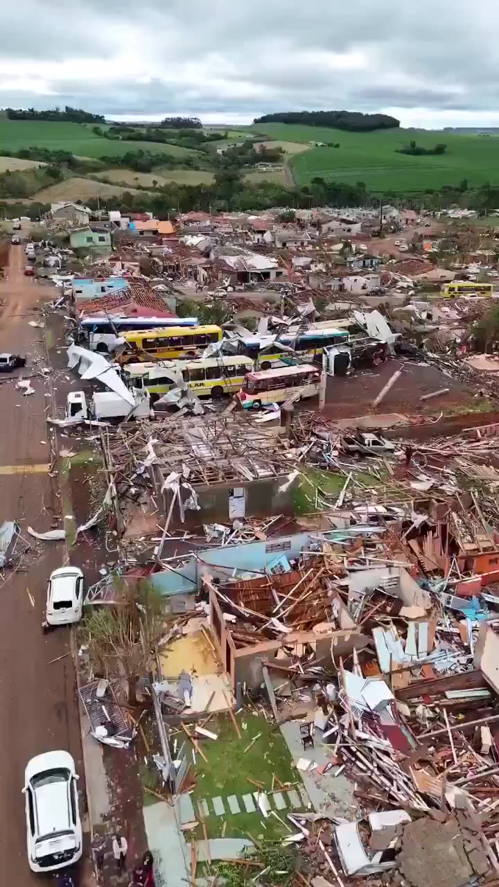 At least 6 dead, 750 injured after tornado destroyed 80% of Rio Bonito do Iguaçu, Brazil Friday;
