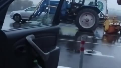 🚗🇺🇦 Ukraine Russia War | Ukrainian Woman Filming Busification | RCF