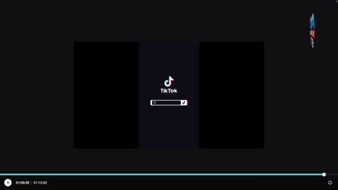 Trump destruye otro muro, EL COMUNISMO.