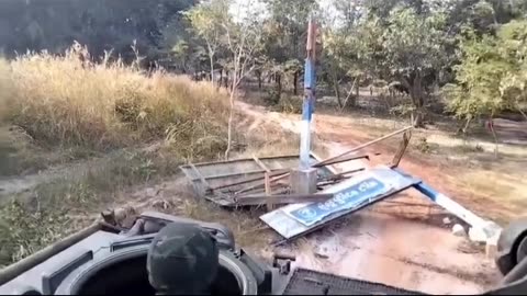 Dec9-2025_This is a video of Thai soldiers driving armored vehicles,