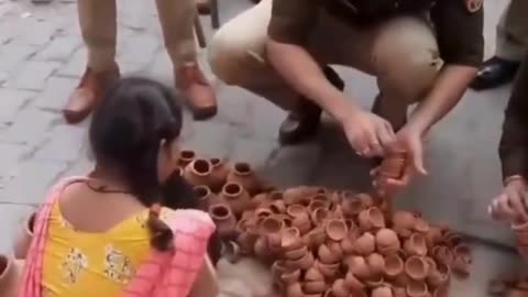 संभल सिंघम सनातनी बब्बर शेर अनुज चौधरी दीपावली पर दिए खरीदते हुए #Diwali #AnujChaudhary #Sambhal