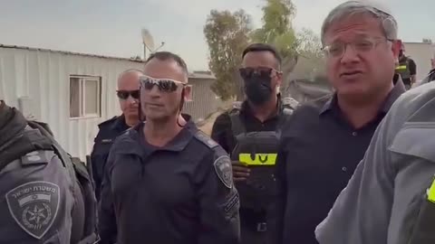 Israel’s Minister DEMON Ben-Gvir shows up in person to hand eviction notices to Palestinian Bedouin families in the Naqab desert.