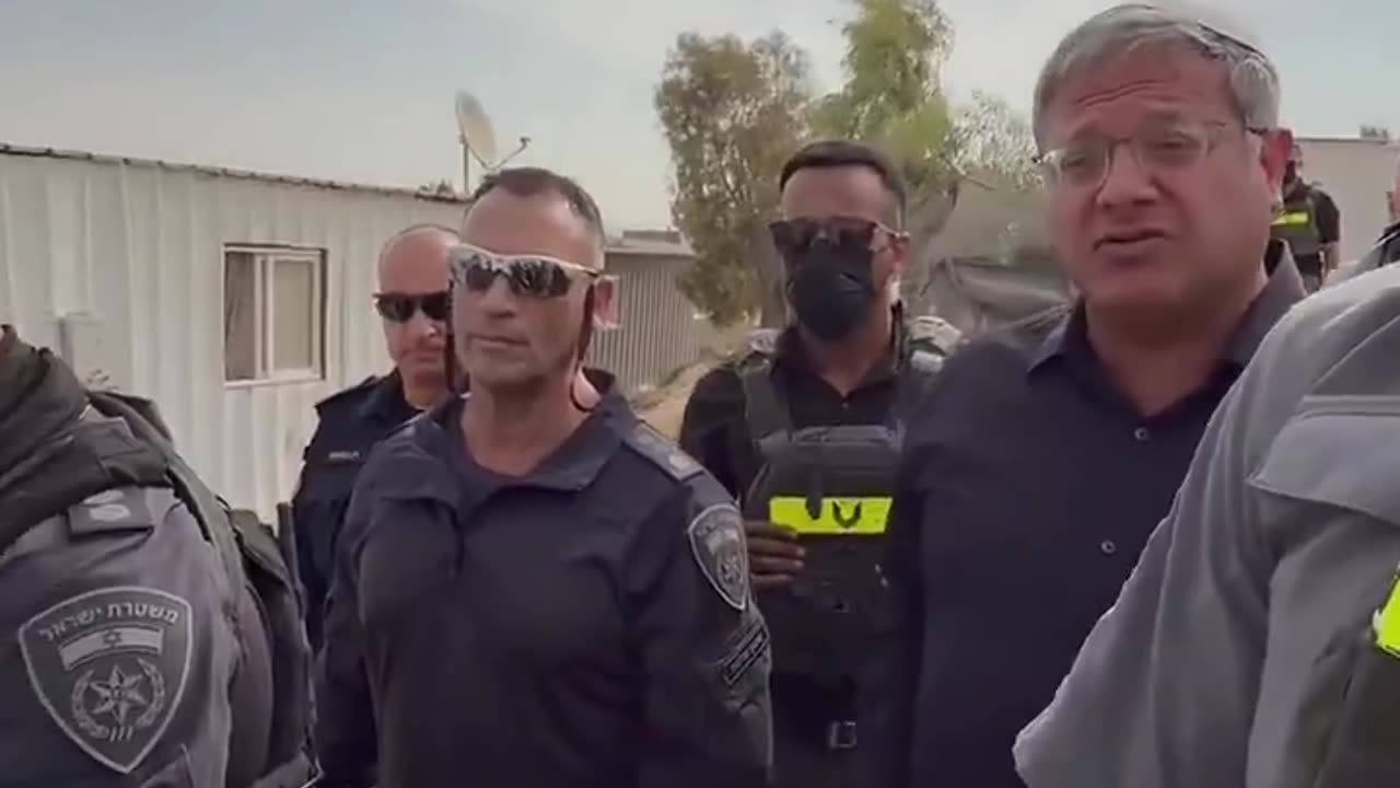 Israel’s Minister DEMON Ben-Gvir shows up in person to hand eviction notices to Palestinian Bedouin families in the Naqab desert.