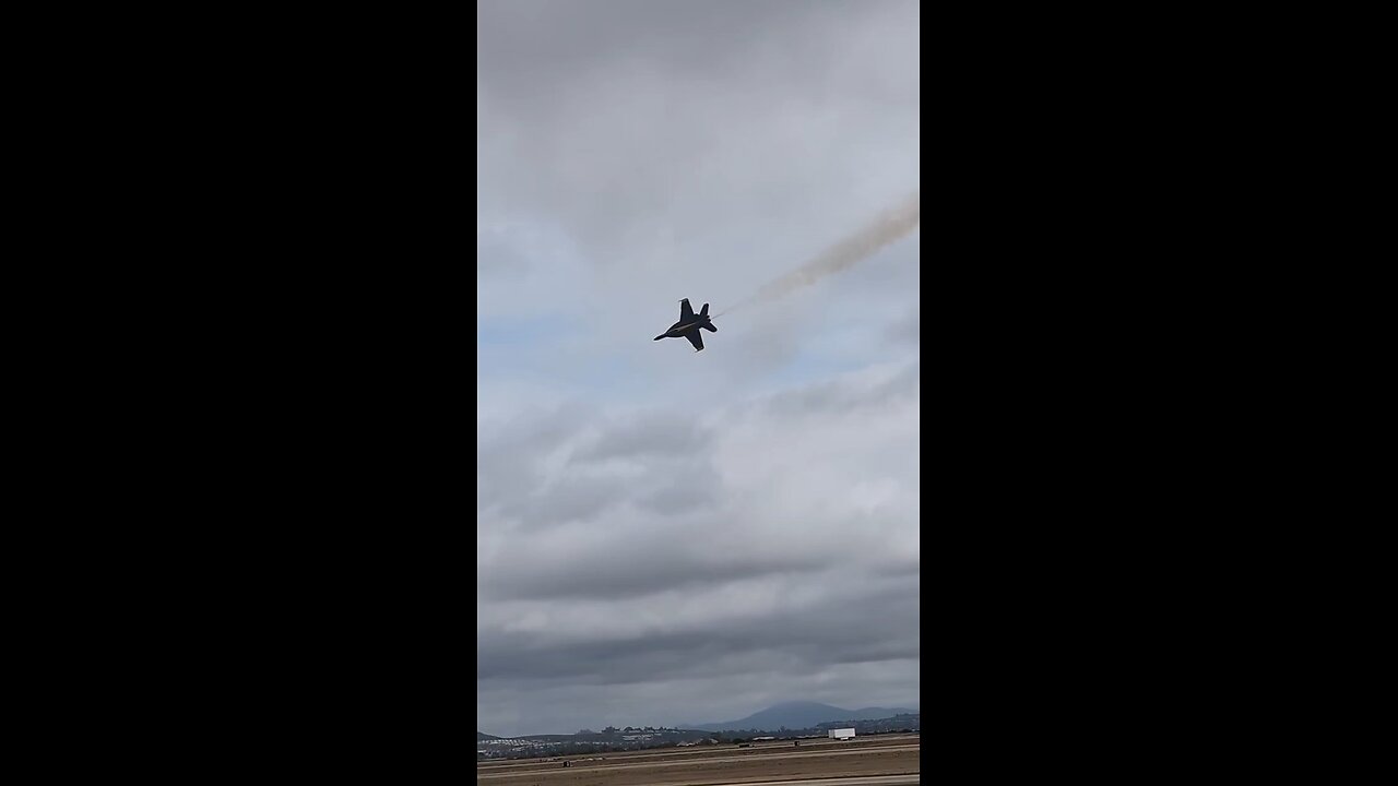 Blue Angeles F-18 Superhornet takeoff
