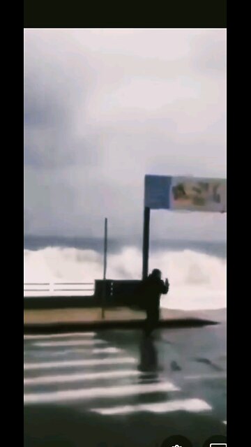 With Waves Over 19 Feet Cyclone Harry continues to batter Sicily, Sardinia, and Calabria