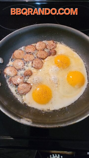 Spicy Italian Sausage & Eggs 🇮🇹🥚💥🌵