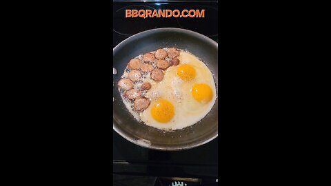 Spicy Italian Sausage & Eggs 🇮🇹🥚💥🌵