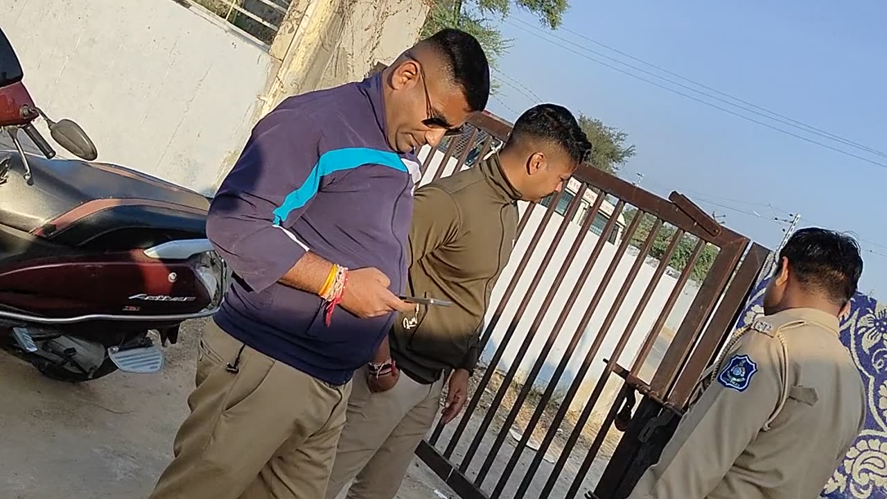 police ne ketli vaar fariyaad kari pan koi pagla lidha nathi mummy par humlo thayo