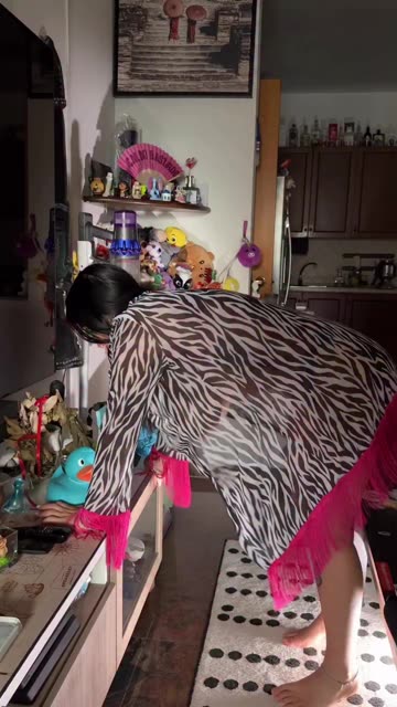 WHEN CLEANING IS HOTTER THAN ANYTHIN!!!! YOU HAVE TO WATCH THE DETAILS ON REPEAT