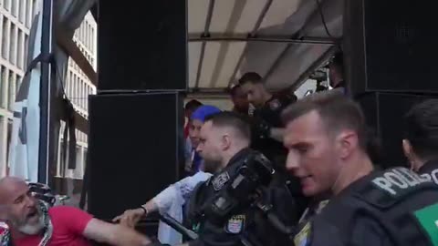 The police in Germany have had enough of the Hamas supporters in their country.