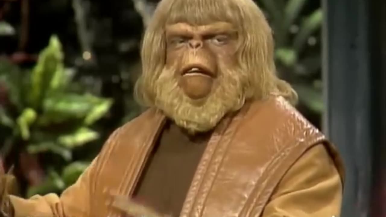Paul Williams shows up on Johnny Carson after Shooting "Battle for the Planet of the Apes", sort of.