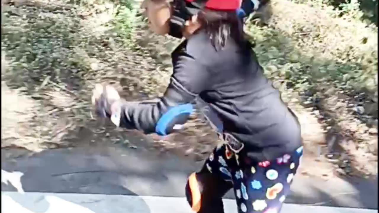 Skating practice on Road | Skating | Skating girl | #rumble #skater #skating #Harshalidhankhola