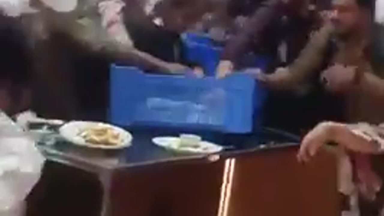 At India’s largest investor forum, inaugurated by Prime Minister Modi, crowds clashed over free food