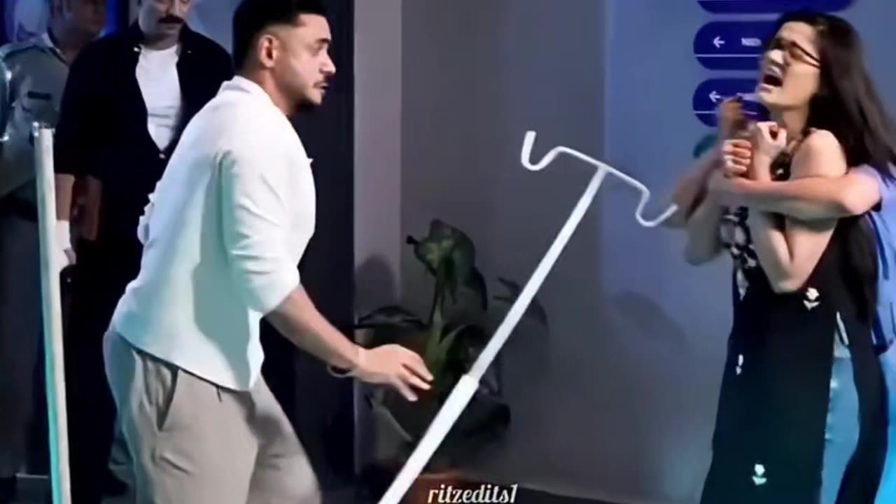 Vikrant console his wifey mannat..💕💕🩷