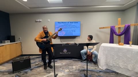 House of Mercy KC - Giving thanks in the breaking/Dando gracias en la ruptura