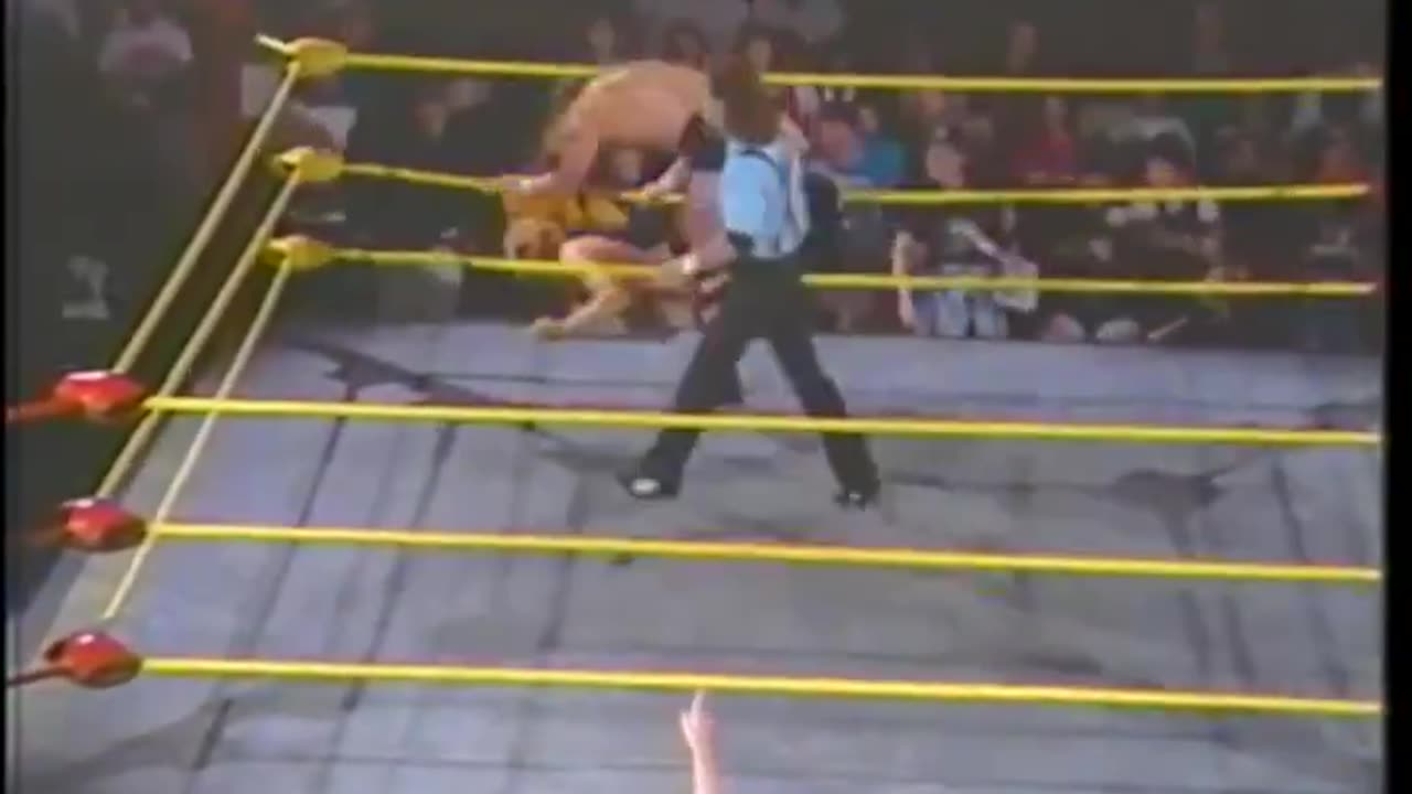 (1993.10.09) Brian Lee vs Tracy Smothers - Coal Miners Glove Match - SMW