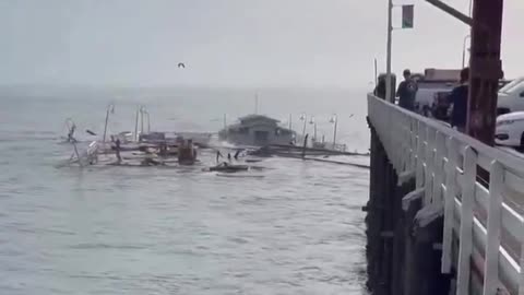 Portion of Santa Cruz Pier Collapses and Floats away