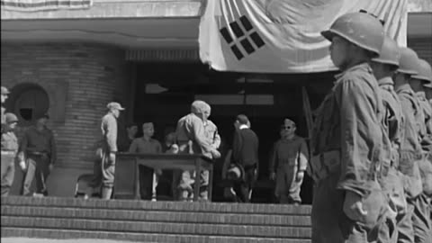 KOREAN WAR. INCHON ... - KOREAN WAR. INCHON ; MAJ GEN O P SMITH, 1ST MARINE DIV TRUNI - 111-adc-8328