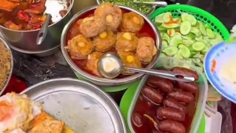 Top 3 famous food streets in Saigon