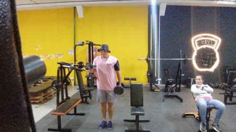 "Día de Cuerpo Completo: Circuito de Calistenia con Ejercicios de Fuerza"