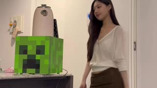 Coquettish Creamy Cropped Tee Alluring Street Dance | Daily Beauty EP 1389