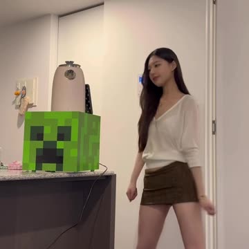 Coquettish Creamy Cropped Tee Alluring Street Dance | Daily Beauty EP 1389