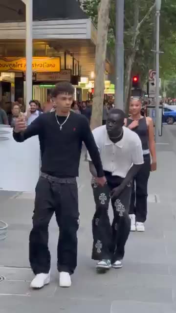 He was so focused on the phone 😂 #viral #fyp #comedy #reels