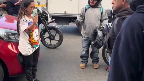 Motorista y piloto se van
