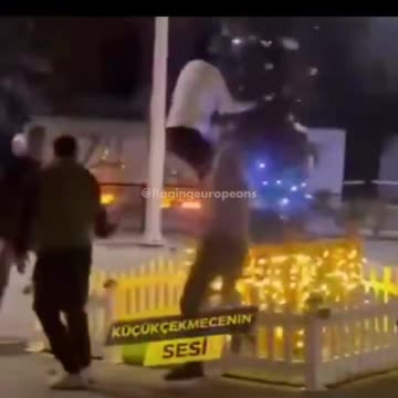 Wall Street Apes - Muslims celebrating Christmas in Turkey Islam is not compatible...