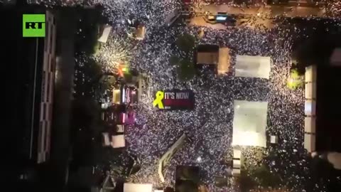 WOW! A MASSIVE protest in Tel Aviv urging Netyanahu to take the Peace Deal… 
